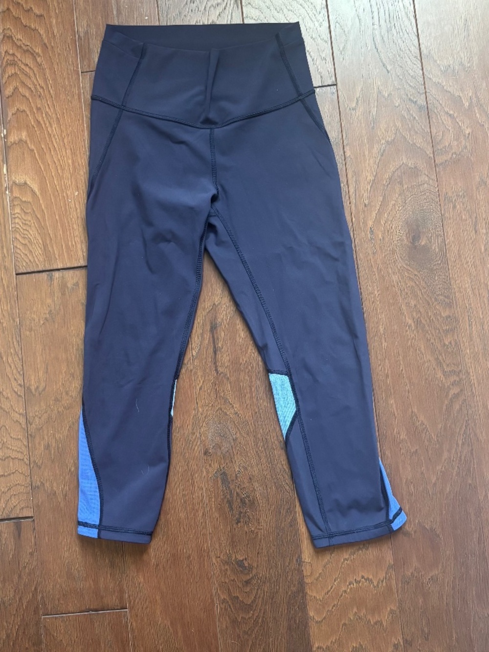 Classic Lululemon Navy Lightweight Capri Pant Mesh Leg 6 hot yoga Pilates run l